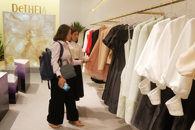 Tổng Công ty May 10 ra mắt thương hiệu thời trang nữ cao cấp DeTheia (20/10/2022)